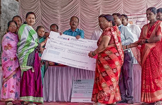 उमेद'ने सोडवला 'फायनान्स'चा विळखा ...